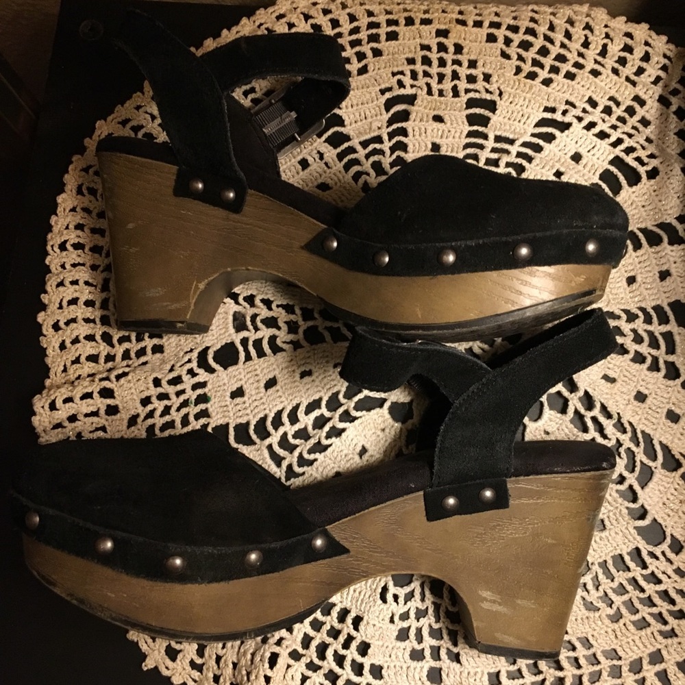 SOLD*******White Mountain Wedge Heels